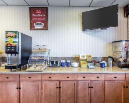 Econo Lodge Calhoun - image 13