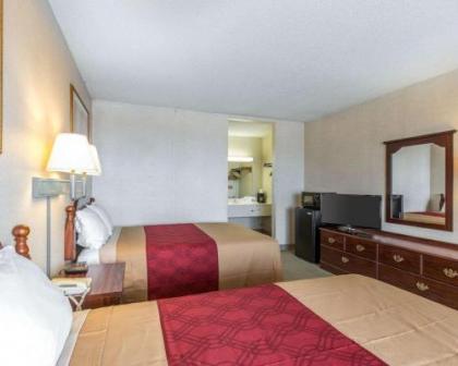 Econo Lodge Calhoun - image 14