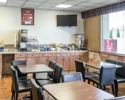 Econo Lodge Calhoun - image 4
