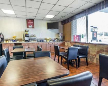 Econo Lodge Calhoun - image 6