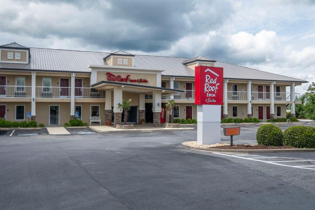 Red Roof Inn & Suites Calhoun - main image