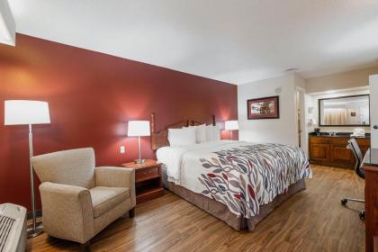 Red Roof Inn & Suites Calhoun - image 4