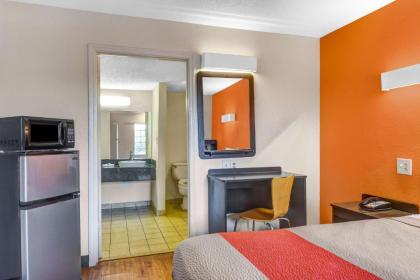 Motel 6-Calhoun GA - image 11