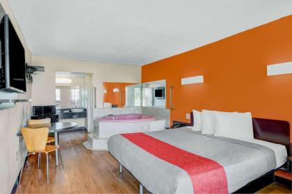 Motel 6-Calhoun GA - image 15