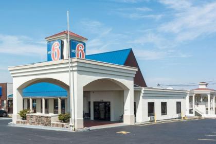 Motel 6-Calhoun GA - image 2