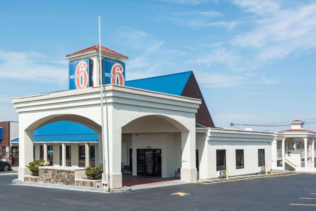 Motel 6-Calhoun GA - image 2