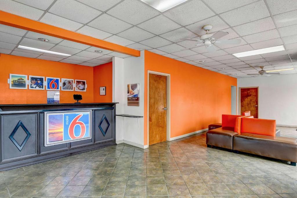 Motel 6-Calhoun GA - image 5
