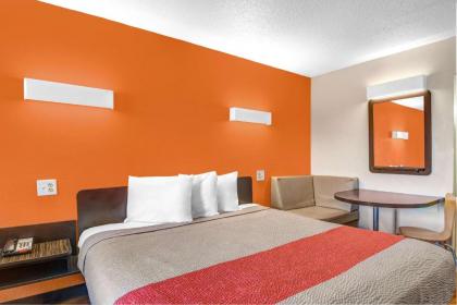 Motel 6-Calhoun GA - image 9