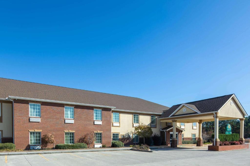 La Quinta Inn by Wyndham Calhoun - main image