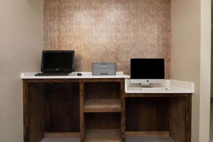 La Quinta Inn by Wyndham Calhoun - image 14