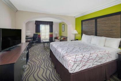 La Quinta Inn by Wyndham Calhoun - image 15