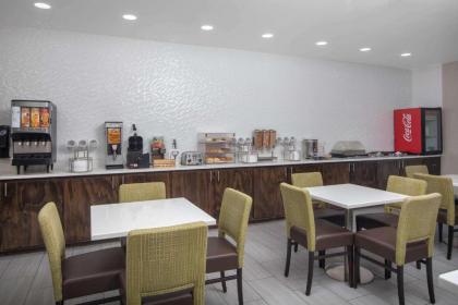 La Quinta Inn by Wyndham Calhoun - image 4