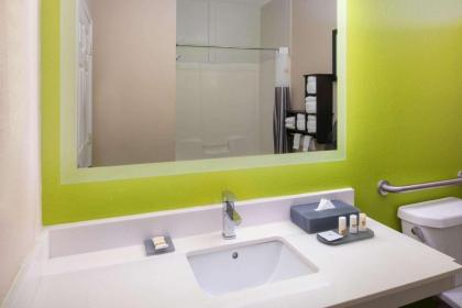La Quinta Inn by Wyndham Calhoun - image 7