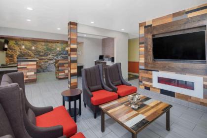 La Quinta Inn by Wyndham Calhoun - image 8