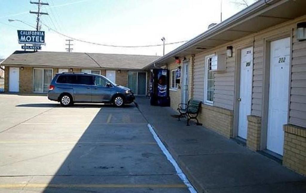 California Motel - main image