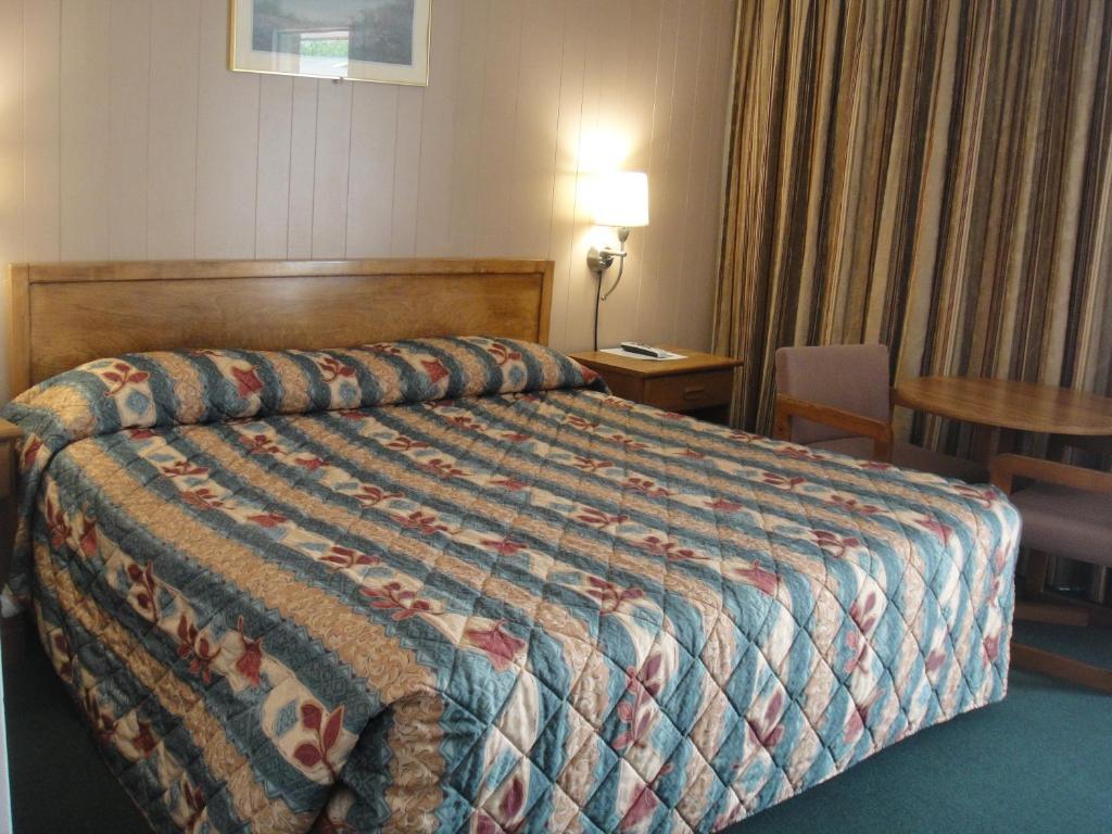 California Motel - image 6
