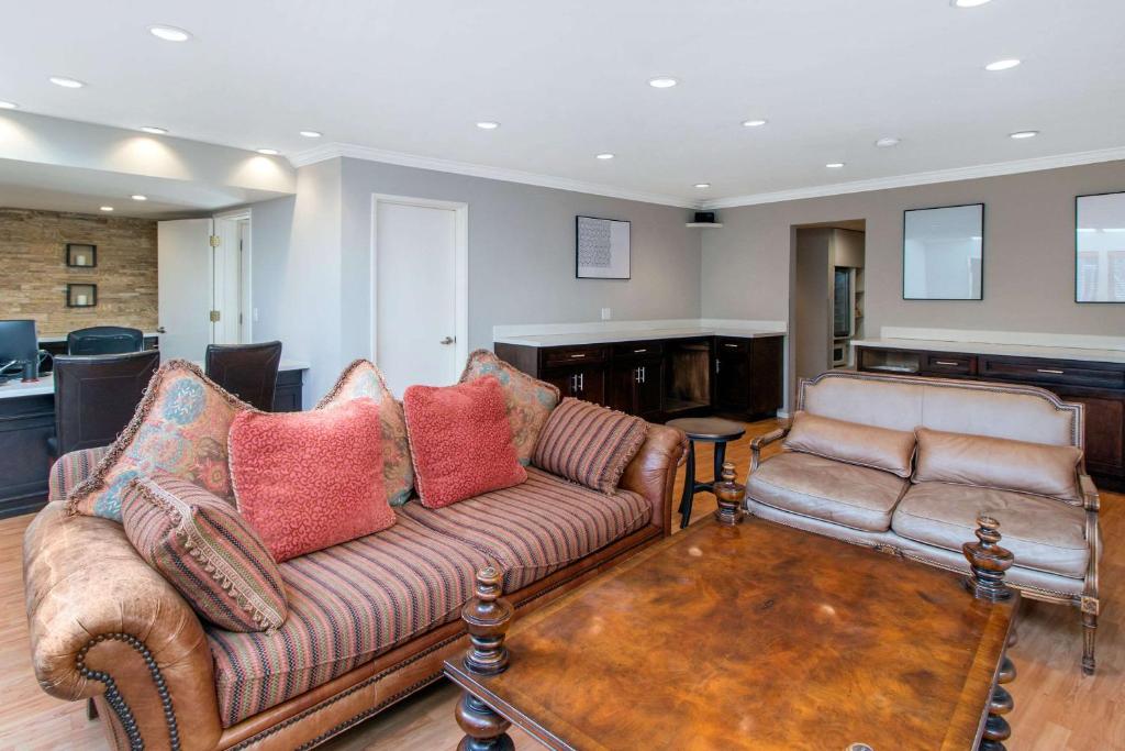 UpValley Inn & Hot Springs Ascend Hotel Collection - image 4