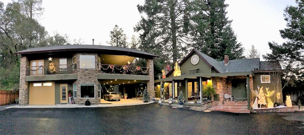 Foothill House - main image