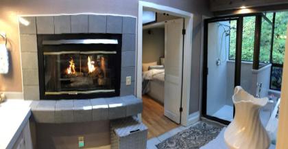 Foothill House - image 7