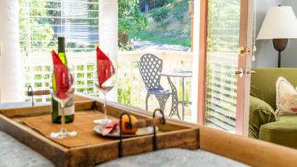 Aurora Park Cottages - image 15