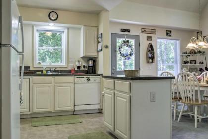Spacious Home with Deck Grill and Delaware River View - image 12