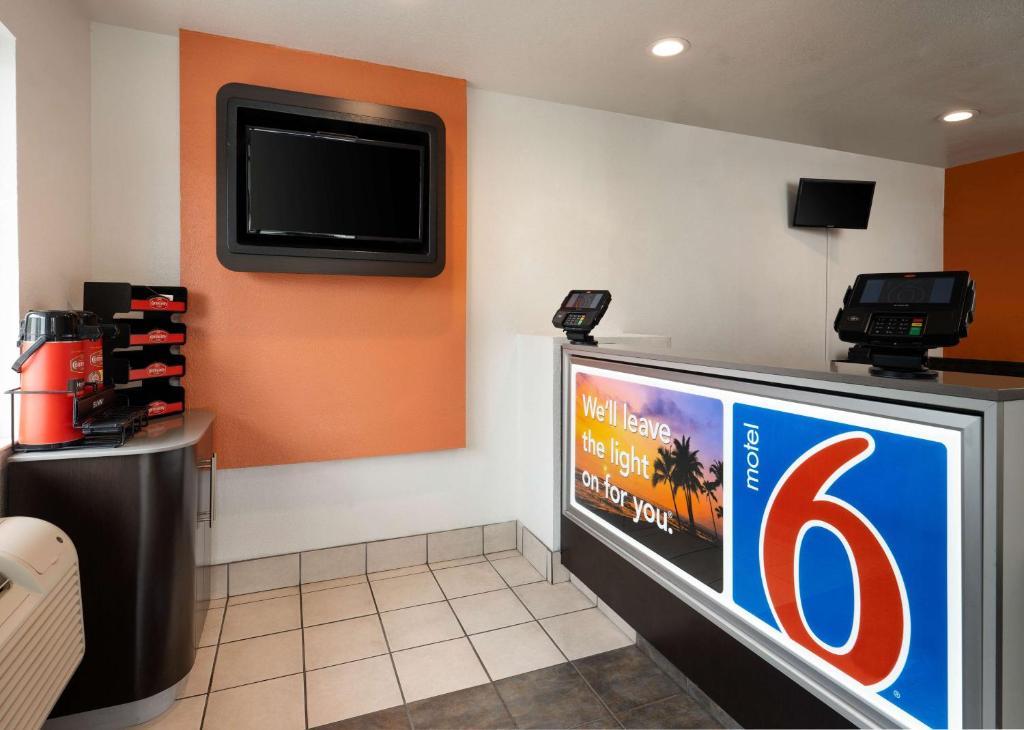 Motel 6-Camarillo CA - image 4