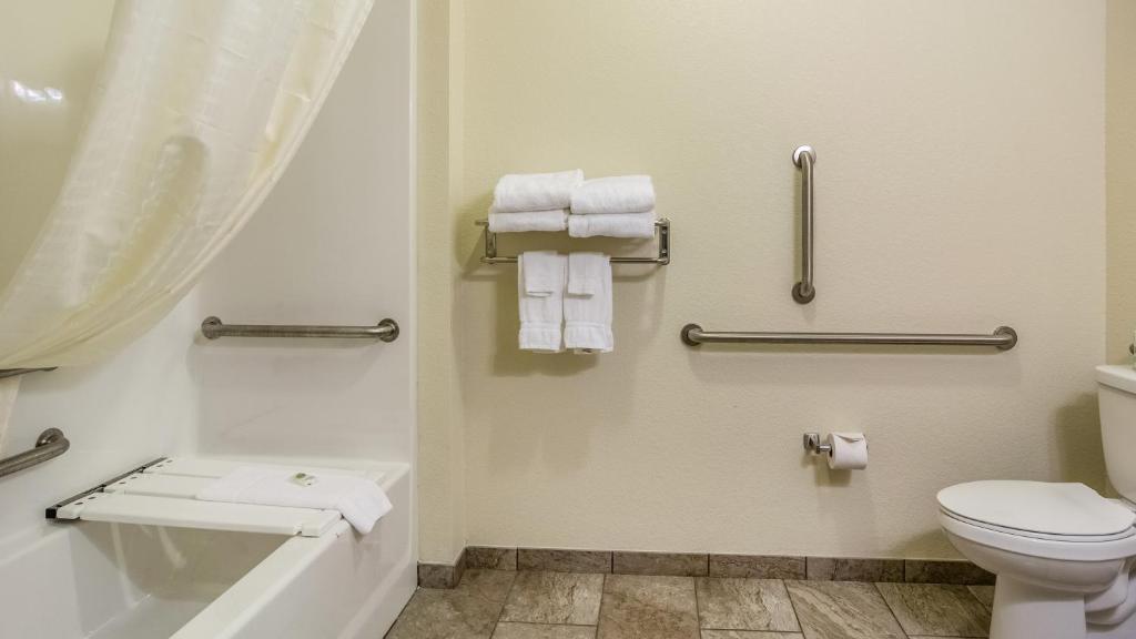 Cobblestone Inn & Suites - Cambridge - image 4