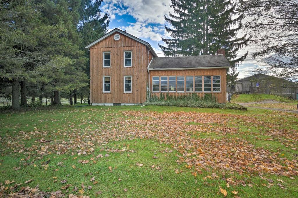 Vintage Farmhouse about 2 half Mi to Mount Pleasant Ski! - main image