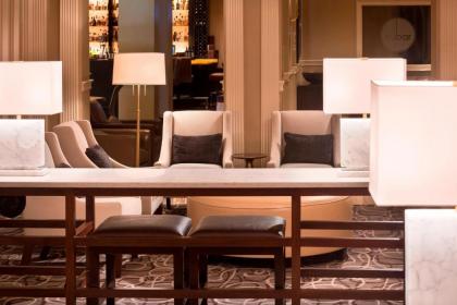 Sheraton Commander Hotel - image 14