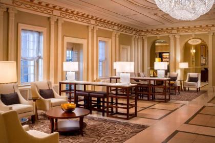 Sheraton Commander Hotel - image 15