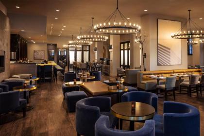 Sheraton Commander Hotel - image 3