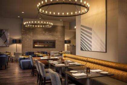 Sheraton Commander Hotel - image 7