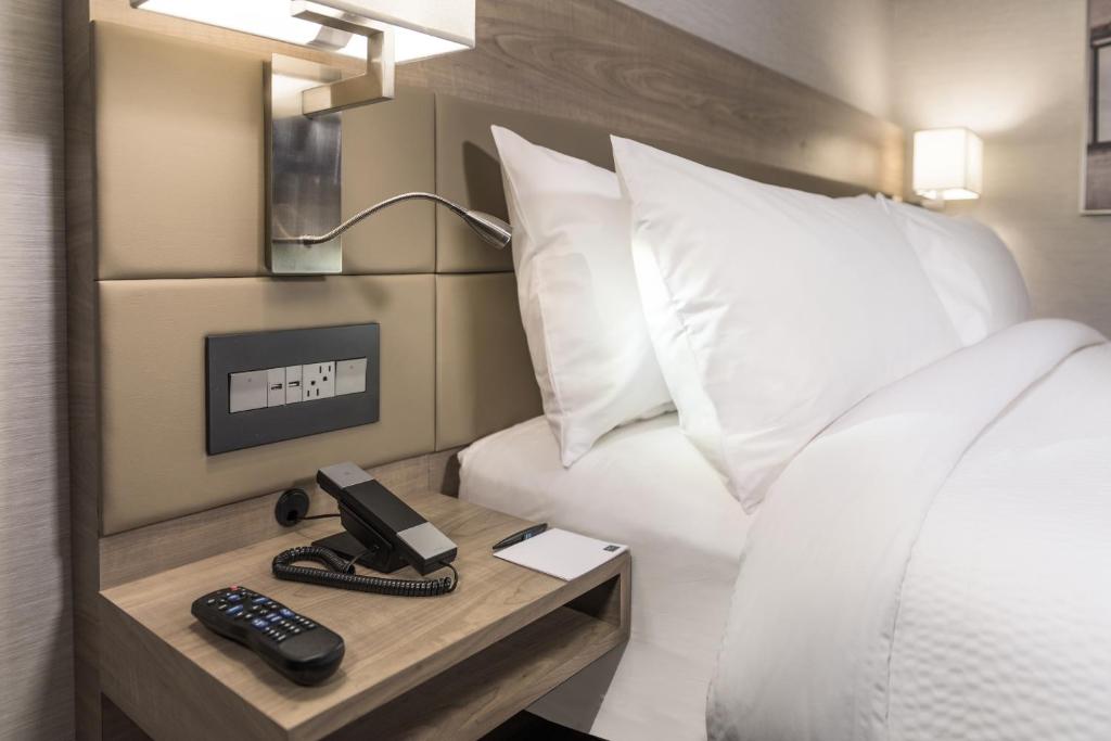 AC Hotel by Marriott Boston Cambridge - image 3