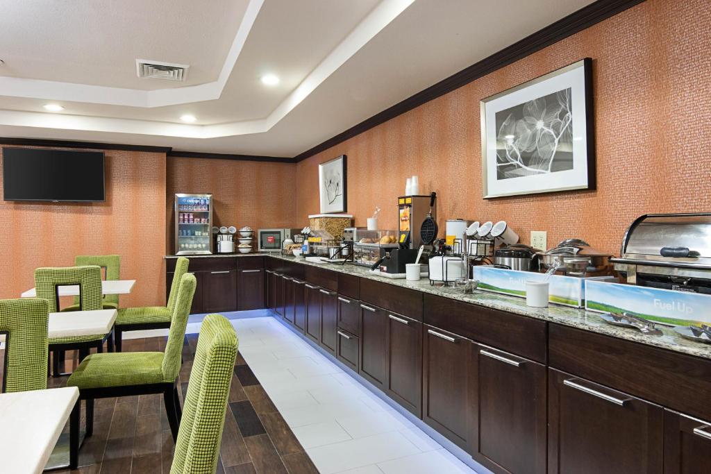 Comfort Inn Camden - image 3