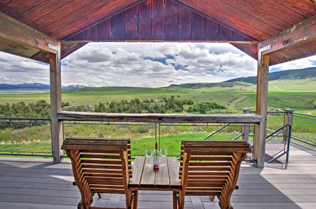 Dreamswest Ennis Studio with Deck and Stunning Views - main image