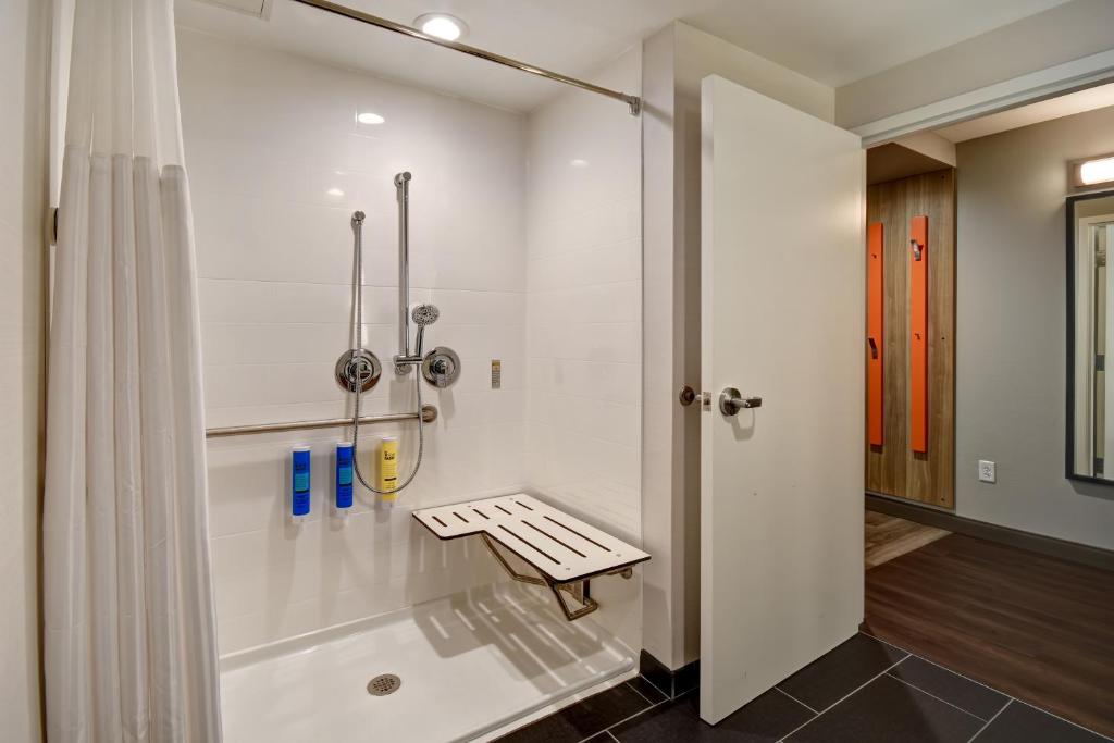 Tru By Hilton Syracuse-Camillus - image 5