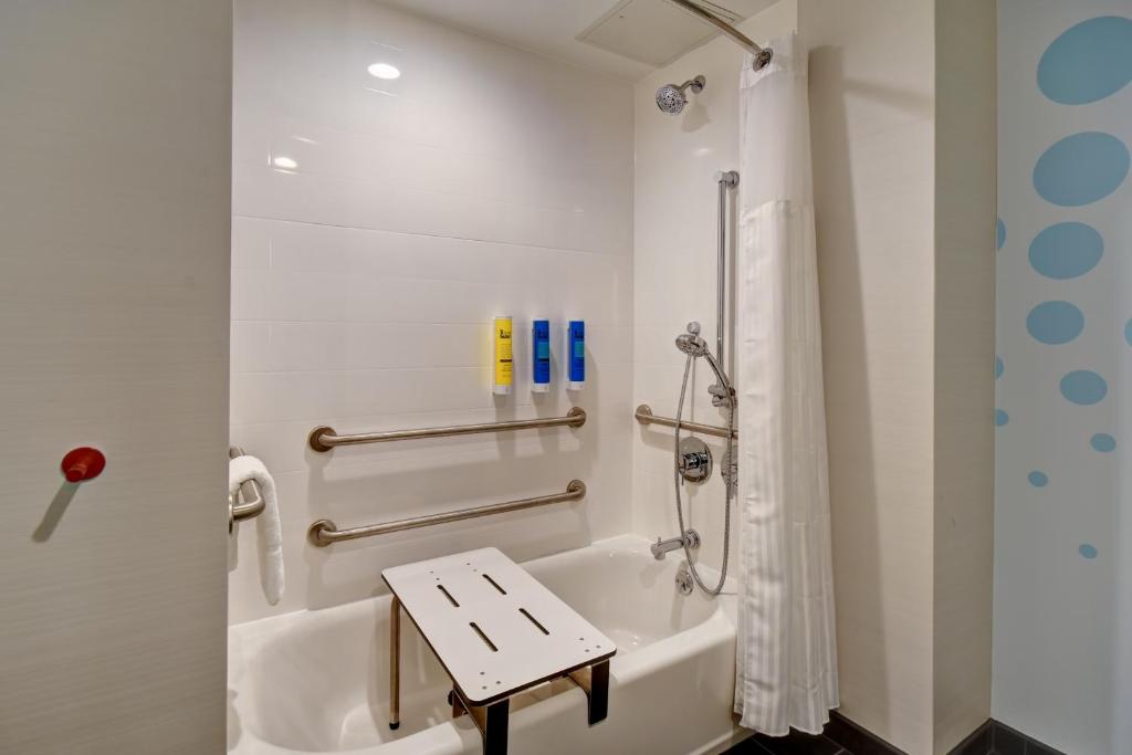 Tru By Hilton Syracuse-Camillus - image 6