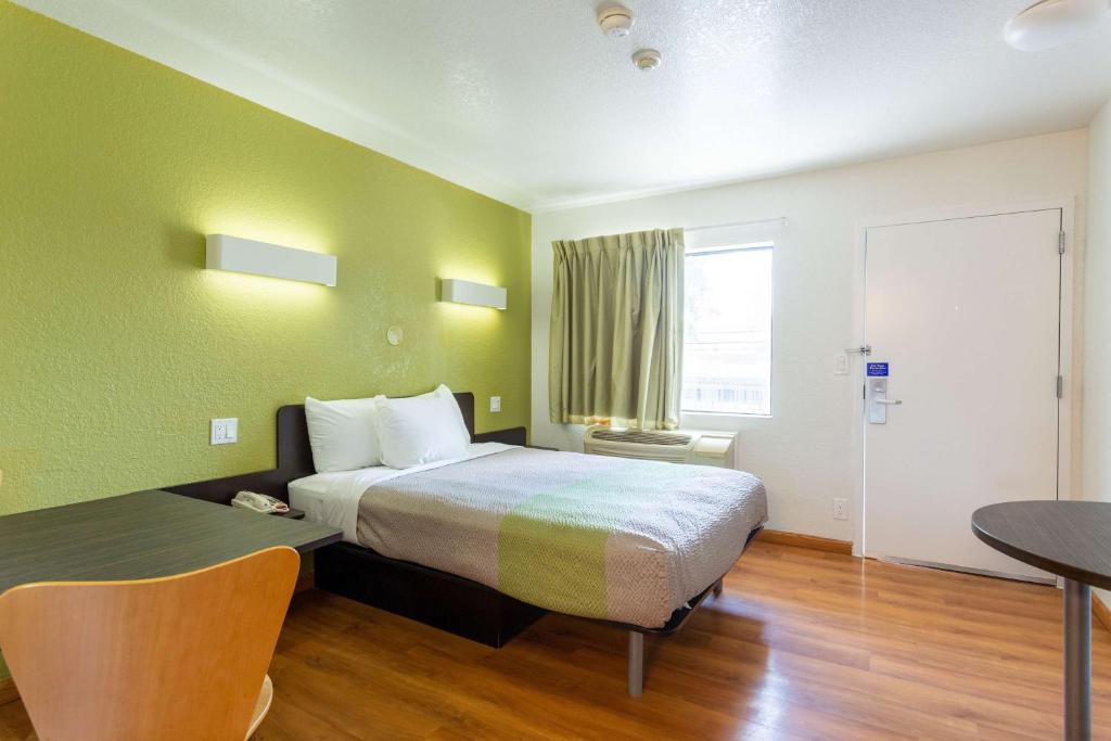 Motel 6-Camp Springs DC - South Camp Springs - image 7