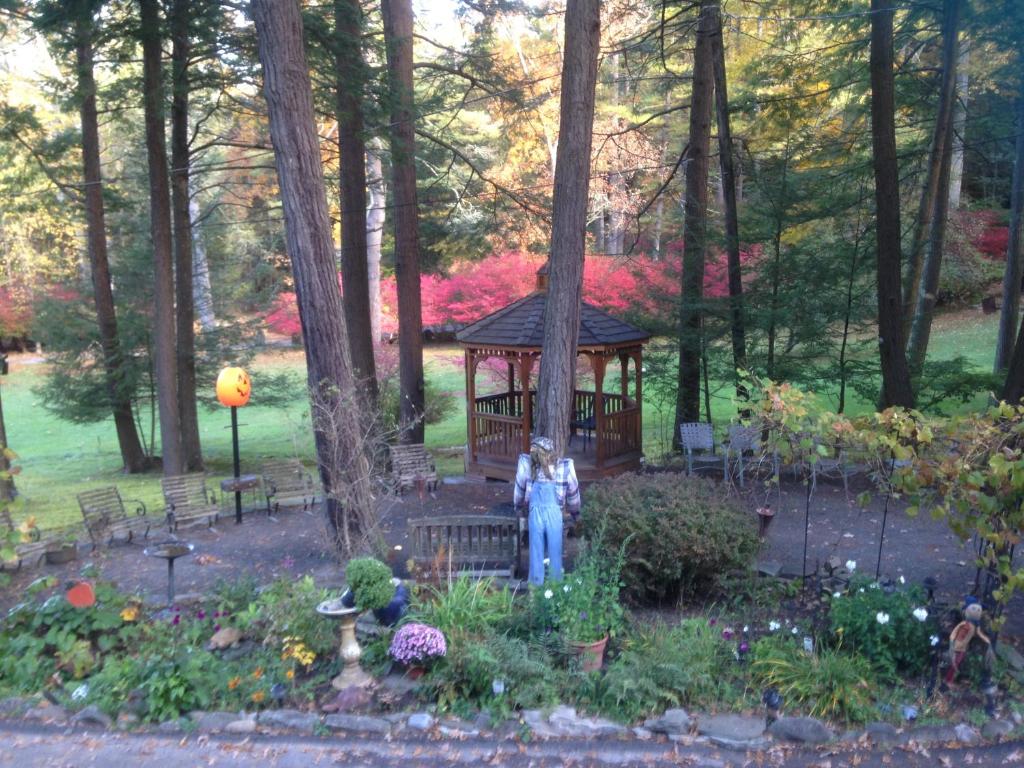 Brookview Manor Inn - image 6