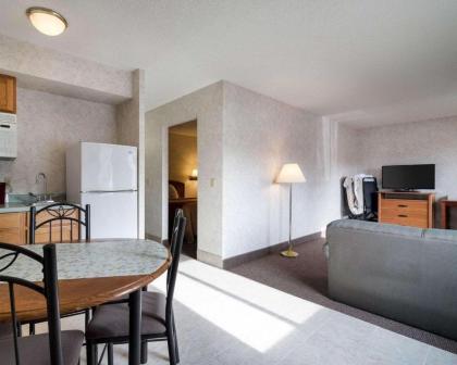 Econo Lodge Inn & Suites Canandaigua - image 14
