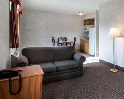 Econo Lodge Inn & Suites Canandaigua - image 4