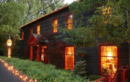 1795 Acorn Inn Bed and Breakfast New York