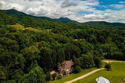 Engadine Inn and Cabins Candler