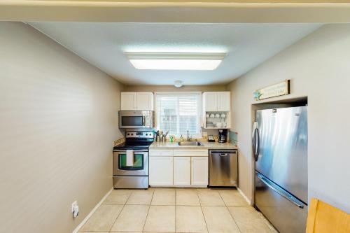 Sandals Inn | Oceanside Cabana - image 2