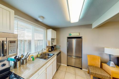 Sandals Inn | Oceanside Cabana - image 3