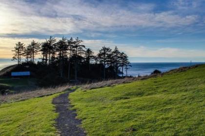 Beaches Inn | Orca Bay Townhouse - image 3