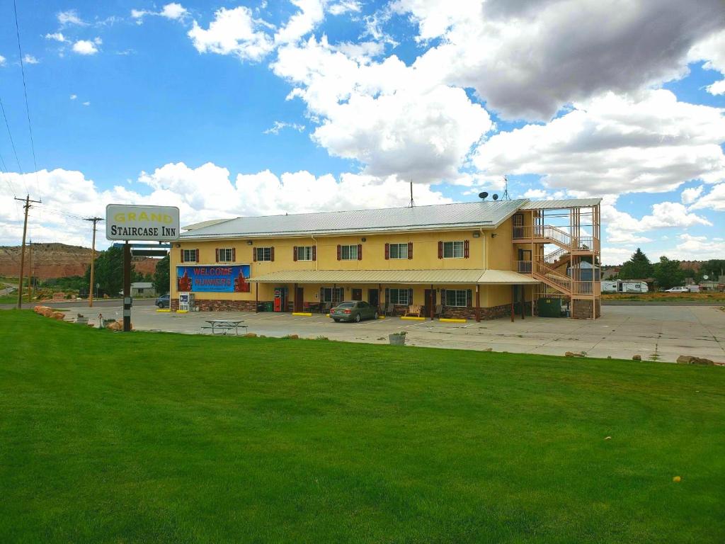 Grand Staircase Inn - main image