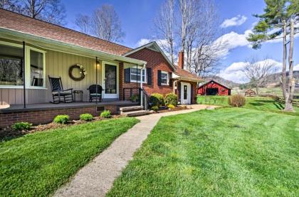 Scenic mtn Home by Chestnut Ridge near Asheville North Carolina