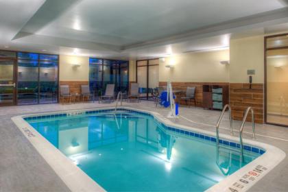 Fairfield Inn & Suites by Marriott Canton - image 4