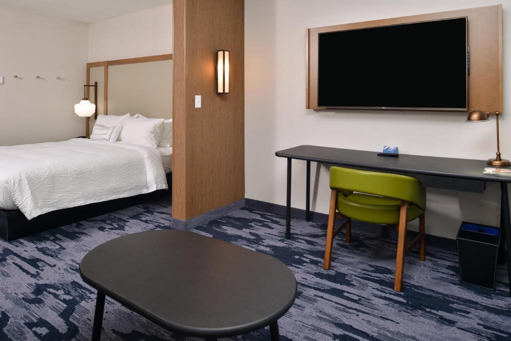 Fairfield Inn & Suites by Marriott Canton - image 5